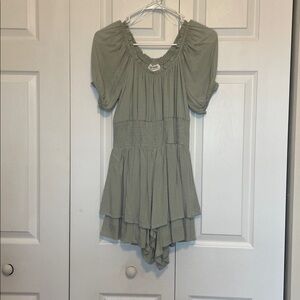 NWT HEYSON WOMEN'S MINT GREEN PUFF SLEEVE ROMPER. SIZE SMALL.